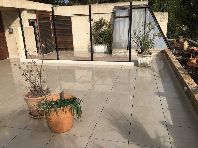 Etanchéité dalles sur plots pour une terrasse d'une villa d'architecte à Cassis
