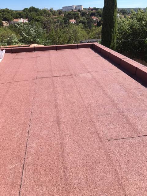 ETANCHEITE /ISOLATION SUR LE VILLAGE DE LA GAVOTTE SITUE ENTRE MARSEILLE ET SEPTEME .