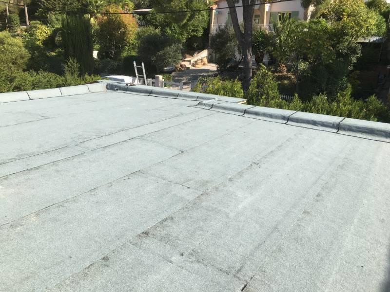 TERRASSE NON ACCESSIBLE AUTOPROTEGE SUR LA COMMUNE DE CARRY LE ROUET