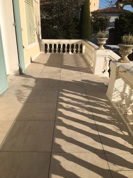 Réfection de l'étancheitè  d'un toit terrasse et finition du sol par dalle sur plots sur Marseille