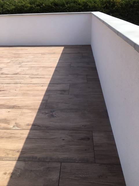 Terrasse etancheite/isolation/dalle sur plots imitation bois 120/40