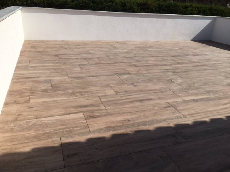 Terrasse etancheite/isolation/dalle sur plots imitation bois 120/40