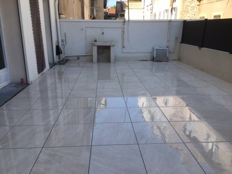 Terrasse dalles sur plots a Marseille
