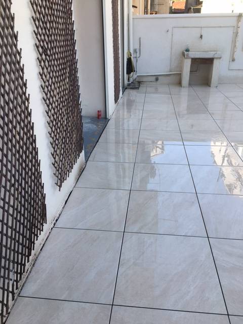 Terrasse dalles sur plots a Marseille