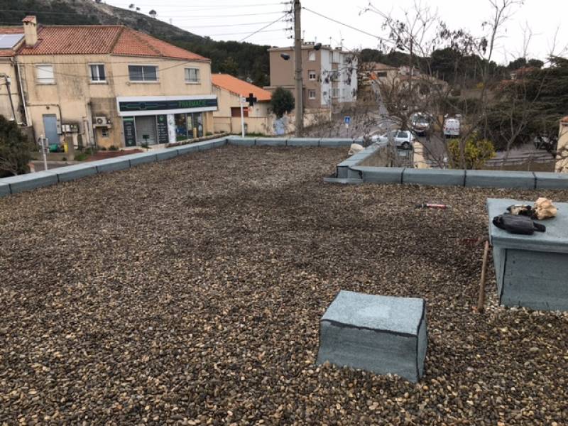 Réfection de l'étanchéité du toit terrasse du CENTRE MEDICAL DE CHATEAUNEUF LES MARTIGUES