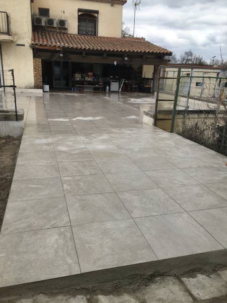 ETANCHEITE//DALLES SUR PLOTS  A BOUC BEL AIR DANS LES BOUCHES DU RHONE