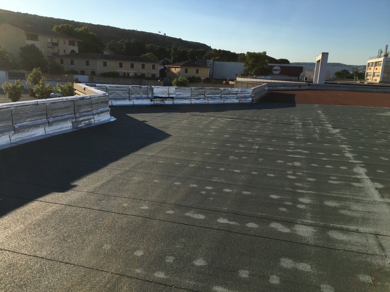 Réfection de l'étanchéité d'une toiture terrasse inaccessible à Vitrolles suite à infiltrations